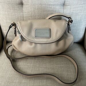Marc Jacobs New York beige crossbody with adjustable strap